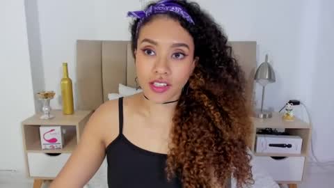 zoe_gruber online show from July 23, 4:37 am