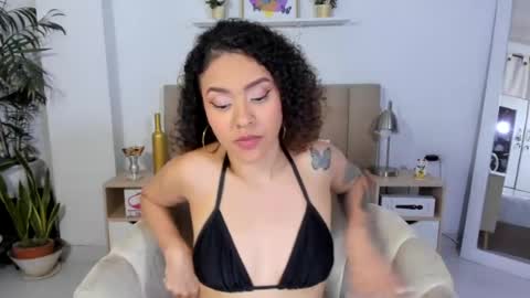 zoe_gruber online show from August 6, 1:04 am