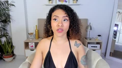zoe_gruber online show from August 6, 3:16 am