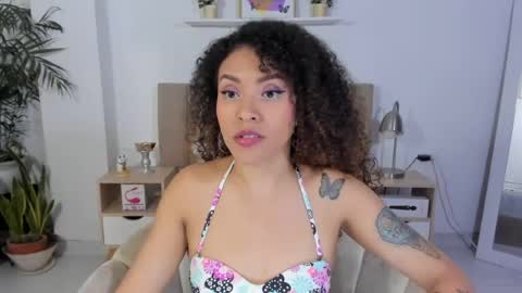 zoe_gruber online show from August 12, 2:25 am