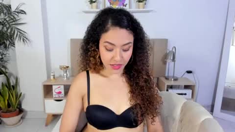 zoe_gruber online show from August 15, 11:30 pm
