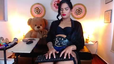 zoe_hecate online show from August 5, 1:09 pm