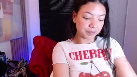 zoe_lynch77 online show from August 7, 9:37 pm
