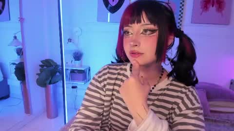 Zoe Lynch online show from August 13, 1:14 pm