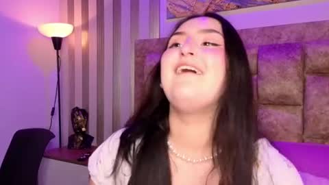 zoe_moon__ online show from August 11, 8:33 pm