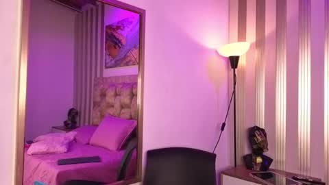 zoe_moon__ online show from August 11, 9:39 pm