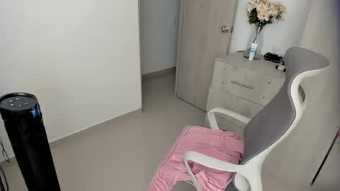 Zoe Watson online show from August 3, 3:02 am