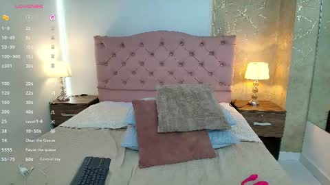 Zoe online show from August 10, 2:29 pm
