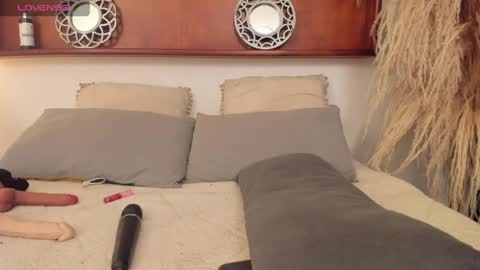 Zoe  online show from May 10, 12:57 am