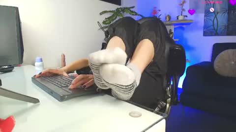 Zoe online show from August 12, 9:50 pm