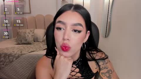 zoee_jackson online show from August 6, 12:20 am