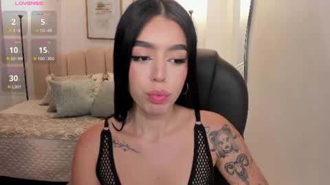 zoee_jackson online show from August 12, 9:06 pm