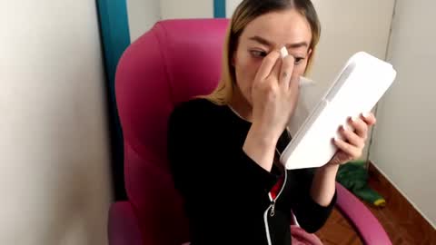 zoee_joness online show from August 6, 3:05 am