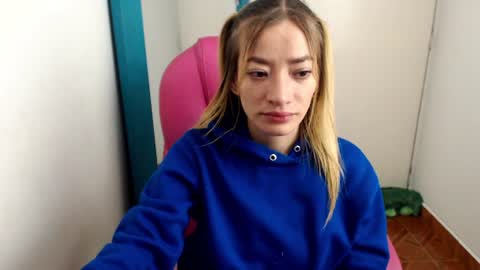 zoee_joness online show from August 6, 7:18 am