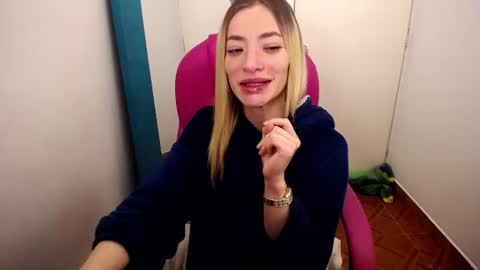 zoee_joness online show from August 14, 7:34 am