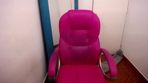 zoee_joness online show from August 16, 5:22 am