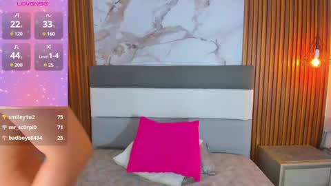 zoemartins1 online show from August 15, 4:44 pm