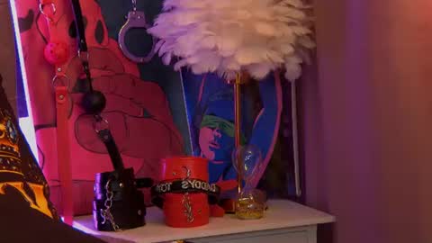 ZoeMesmerize online show from August 10, 3:35 pm