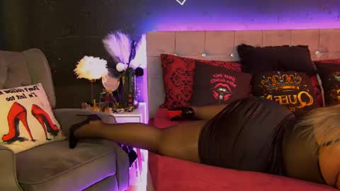 ZoeMesmerize online show from August 11, 3:14 pm