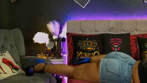 ZoeMesmerize online show from August 12, 12:51 pm