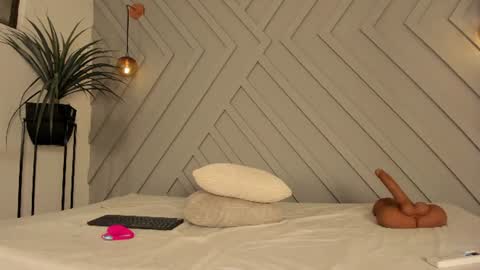 Zoe online show from August 18, 2:01 pm