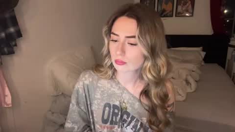 zoepleasing online show from August 18, 12:49 am