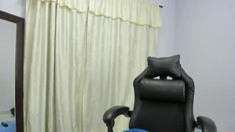 Isabella online show from April 2, 12:40 am
