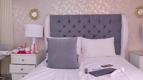 ZoeWilliis online show from August 5, 2:48 pm