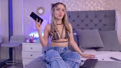 ZoeWilliis online show from August 7, 12:16 pm