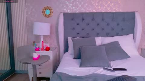 ZoeWilliis online show from August 8, 11:54 am