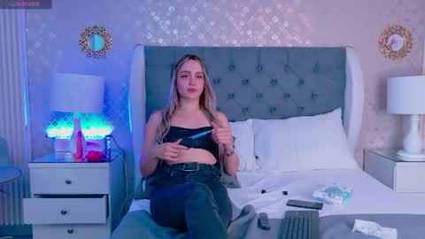 ZoeWilliis online show from August 8, 4:29 pm