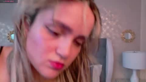 ZoeWilliis online show from August 8, 5:35 pm