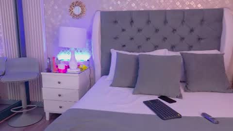 ZoeWilliis online show from August 12, 11:56 am