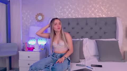 ZoeWilliis online show from August 12, 1:24 pm