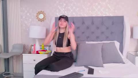 ZoeWilliis online show from August 13, 2:09 pm