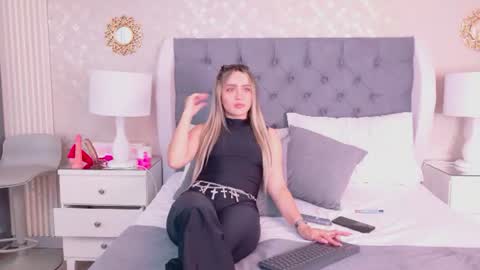 ZoeWilliis online show from August 14, 12:20 pm