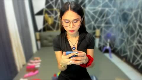 ZOEY ROOMS online show from August 17, 7:30 pm