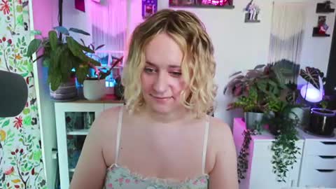 Zoey Ryan online show from July 13, 4:35 pm