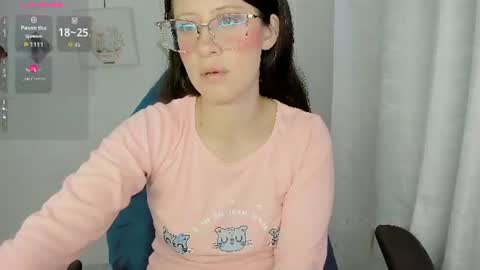 zooeybelair online show from August 12, 9:33 am