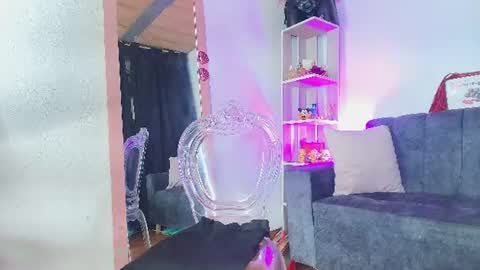 zully_green online show from July 28, 9:26 am