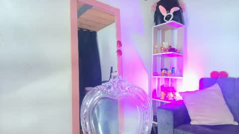 zully_green online show from August 5, 8:56 am