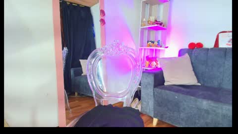 zully_green online show from August 6, 6:34 am