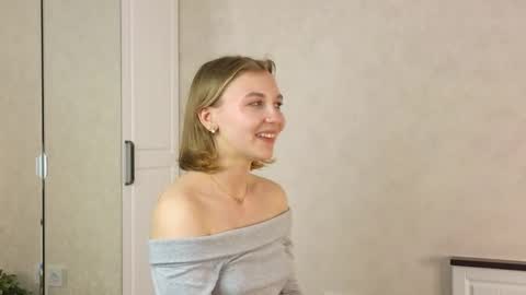 Anya online show from May 14, 1:10 pm